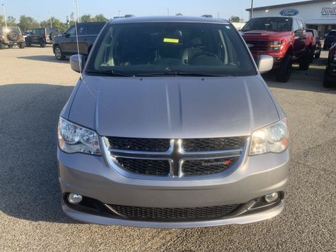 Used 2019 Dodge Grand Caravan SXT FWD image 3