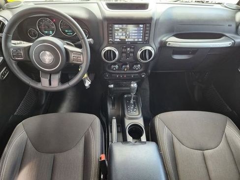 Used 2018 Jeep Wrangler Unlimited Sahara w/ Connectivity Group AWD/4WD image 26