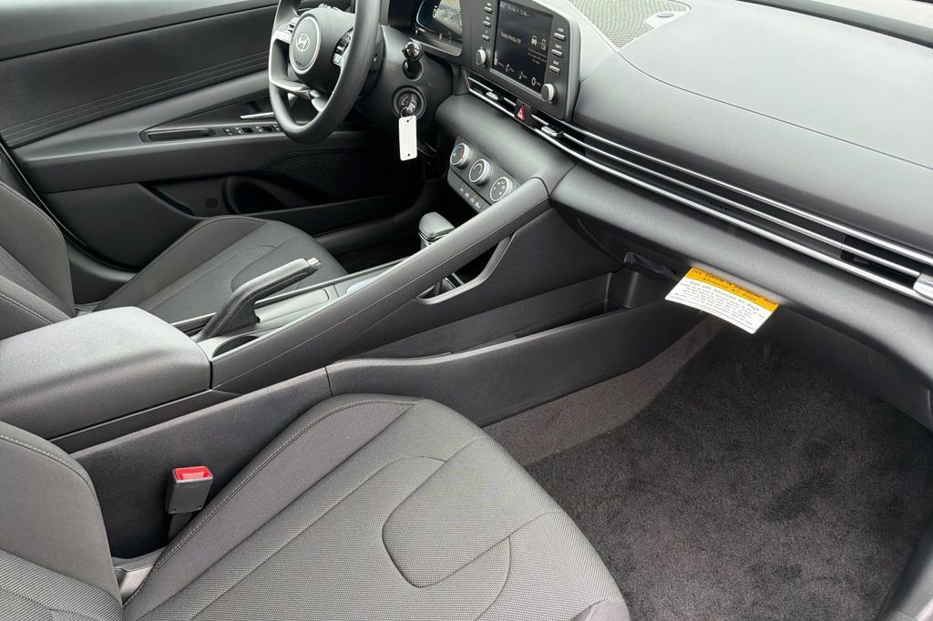 Certified 2026 Hyundai Elantra SE FWD image 13