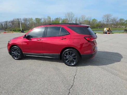 Used 2022 Chevrolet Equinox RS w/ Infotainment Package FWD image 5
