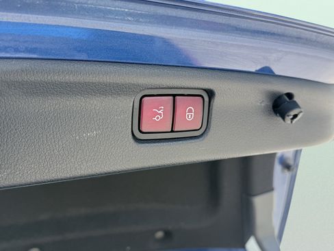 Used 2022 Mercedes-Benz C 300 Sedan w/ Exclusive Trim Package image 15