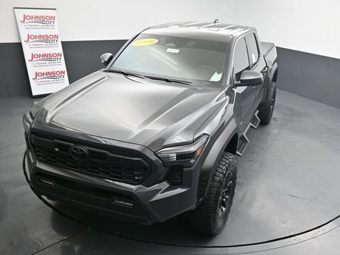 Used 2025 Toyota Tacoma TRD Off-Road image 24