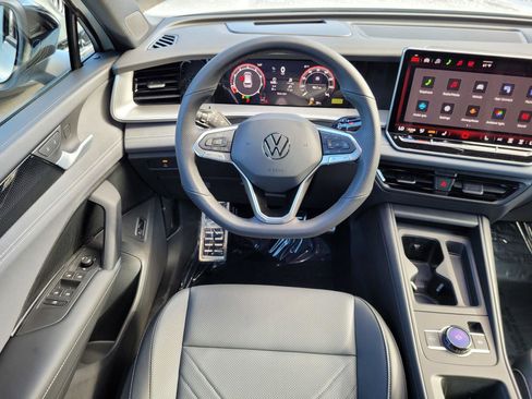 New 2026 Volkswagen Tiguan SE R-Line FWD image 14