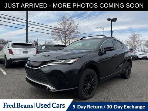 Used 2023 Toyota Venza Nightshade image 3