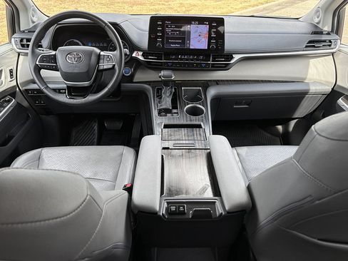 Certified 2023 Toyota Sienna Limited FWD image 26