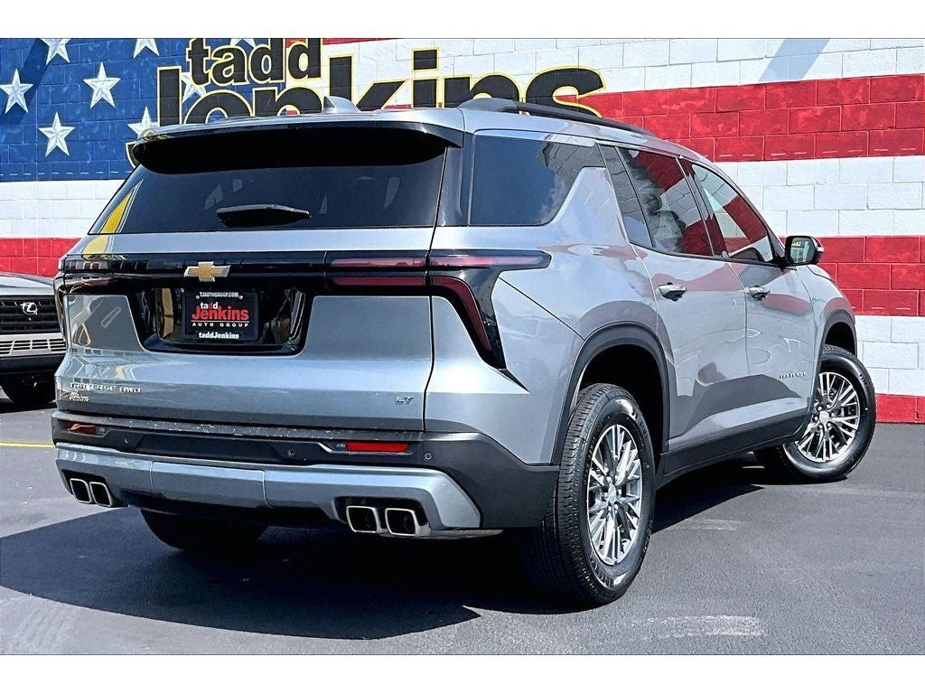 Used 2024 Chevrolet Traverse LT AWD/4WD image 2