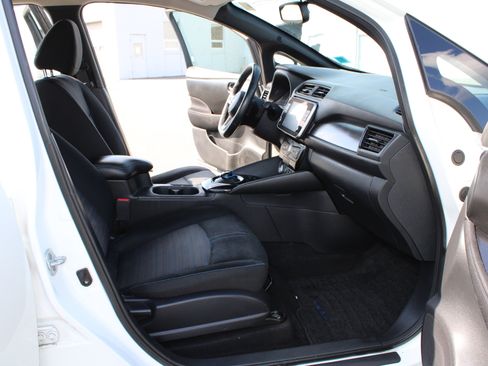 Used 2019 Nissan Leaf SV Plus w/ SV Plus Technology Package FWD image 16