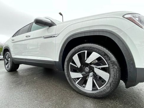 New 2025 Volkswagen Atlas Cross Sport SE image 11