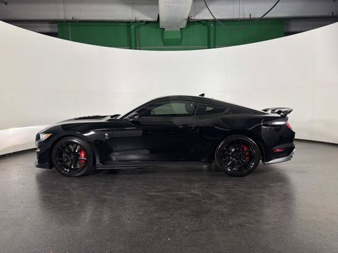 Used 2022 Ford Mustang Shelby GT500 w/ Technology Package RWD image 7