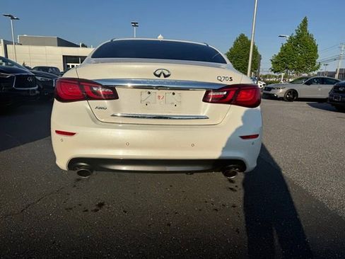 Used 2019 INFINITI Q70 Luxe w/ Sport Package AWD/4WD image 11