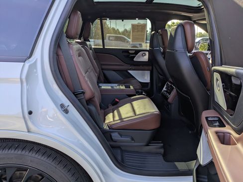 Used 2025 Lincoln Aviator Reserve w/ Equipment Group 201A AWD/4WD image 35