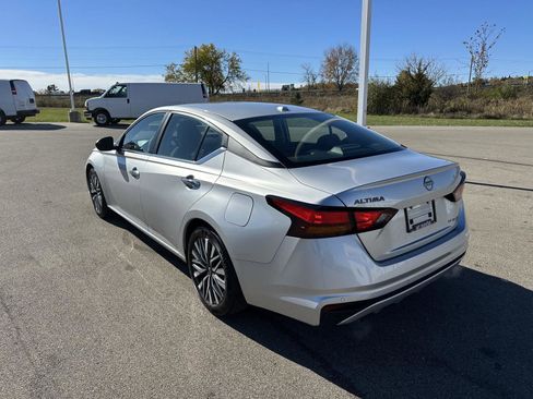 Used 2024 Nissan Altima 2.5 SV image 3
