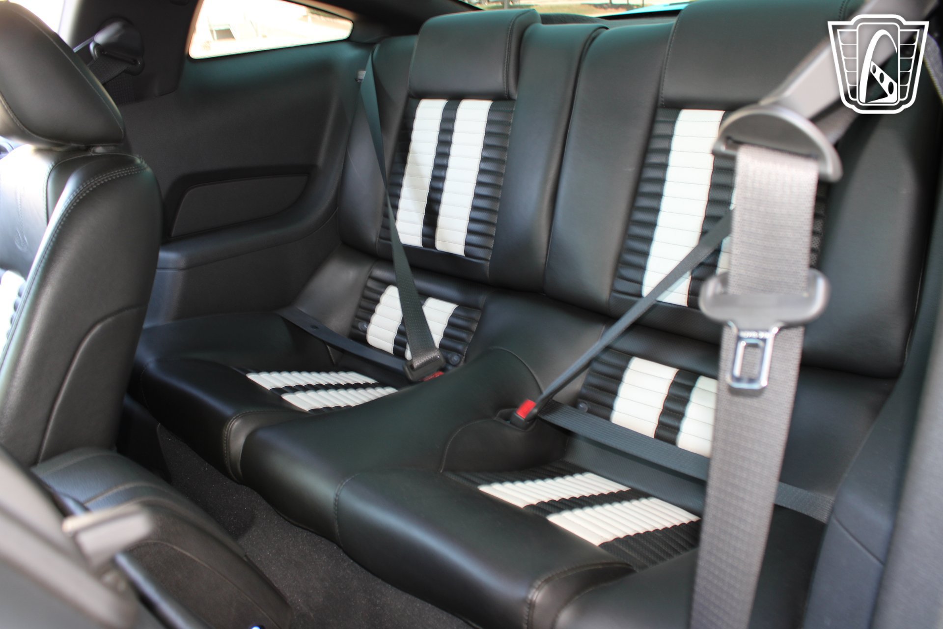 Used 2010 Ford Mustang Shelby GT500 RWD image 8