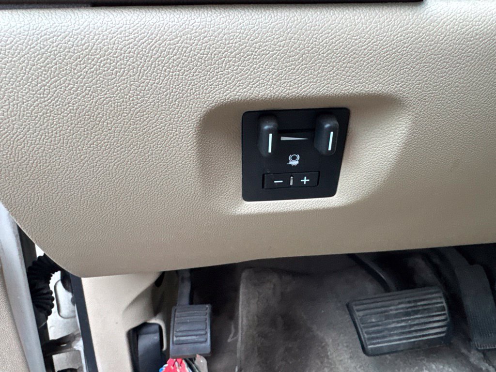 Used 2013 Chevrolet Avalanche LTZ AWD/4WD image 16