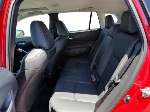 Used 2025 Toyota Corolla Cross XLE w/ Convenience Package FWD image 16