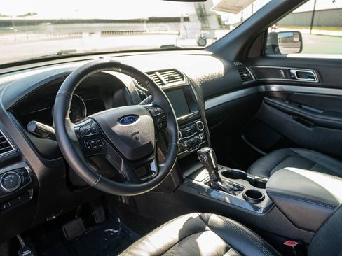 Used 2018 Ford Explorer XLT w/ Equipment Group 202A image 13