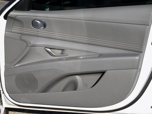 Used 2025 Hyundai Elantra SEL image 13