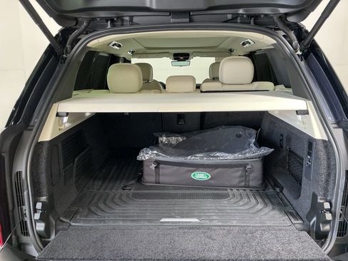 Used 2025 Land Rover Range Rover SE image 28