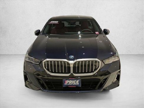 Used 2026 BMW 550e xDrive image 2