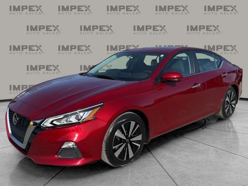 Used 2021 Nissan Altima 2.5 SV w/ SV Premium Package image 1