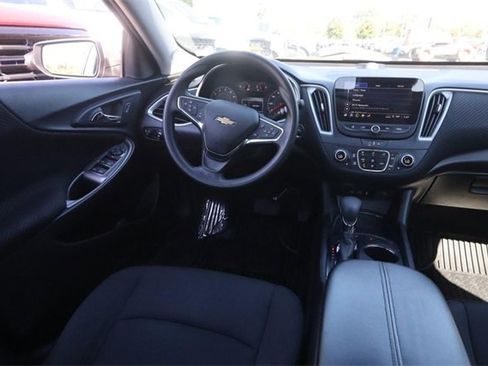 Used 2024 Chevrolet Malibu LT image 20