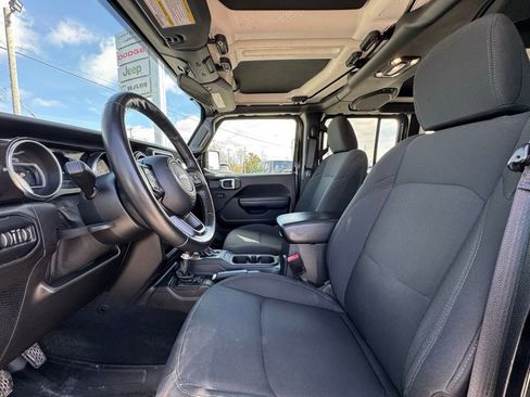 Used 2021 Jeep Wrangler Unlimited Sport image 17