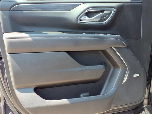 Used 2023 GMC Yukon XL SLT w/ SLT Premium Package AWD/4WD image 16