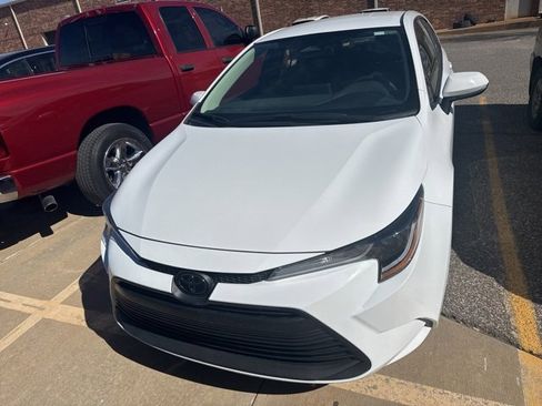 Used 2024 Toyota Corolla LE image 2