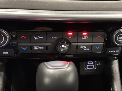 Used 2025 Jeep Compass Limited AWD/4WD image 16