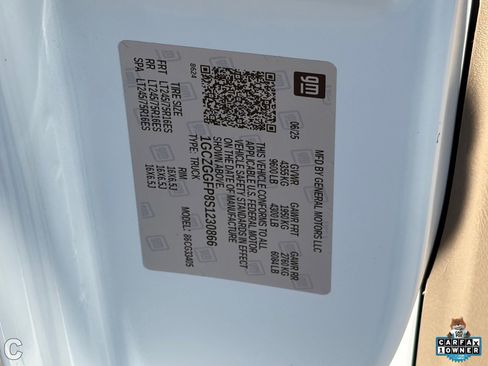 Used 2025 Chevrolet Express 3500 w/ Driver Convenience Package image 32