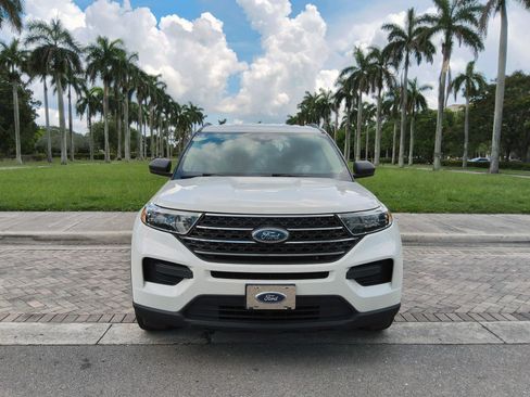 Used 2020 Ford Explorer XLT RWD image 2