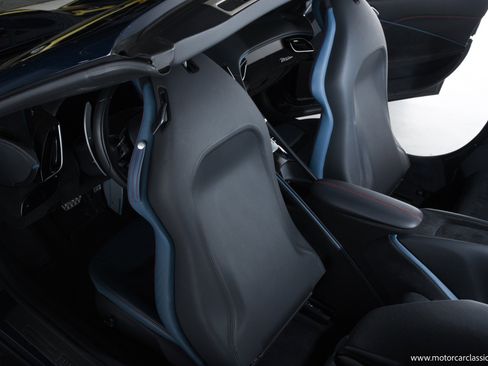Used 2025 Ferrari Roma Spider RWD image 28