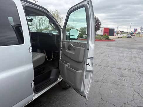 Used 2017 Chevrolet Express 3500 LS RWD image 13