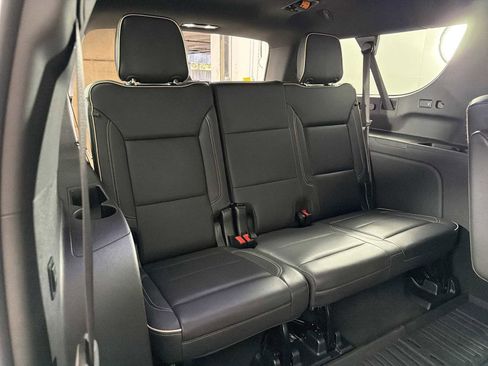Used 2022 GMC Yukon XL SLT w/ SLT Premium Package image 13
