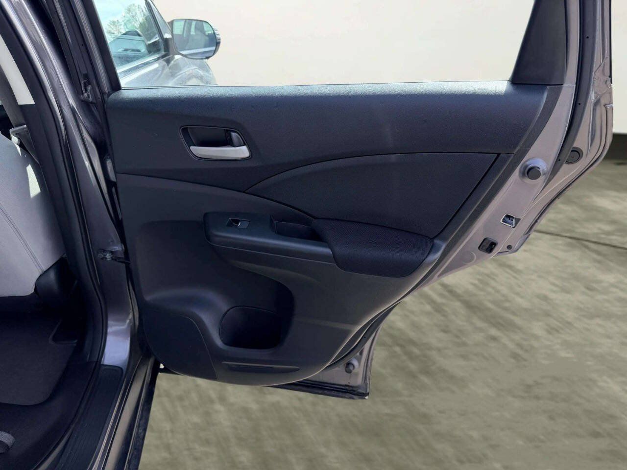 Used 2015 Honda CR-V LX image 28