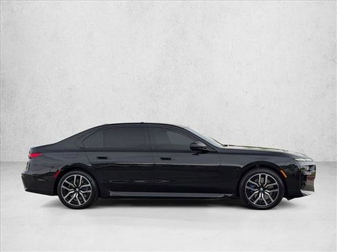 Used 2023 BMW 740i w/ Parking Assistance Package RWD image 4