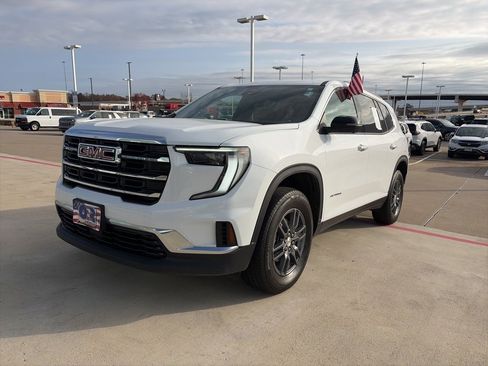 Used 2025 GMC Acadia Elevation image 1