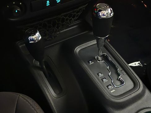 Used 2015 Jeep Wrangler Sport AWD/4WD image 32