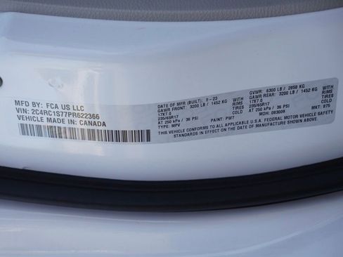 Certified 2023 Chrysler Pacifica Limited image 29