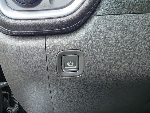 Used 2019 Chevrolet Silverado 1500 High Country w/ Z71 Off-Road Package image 18