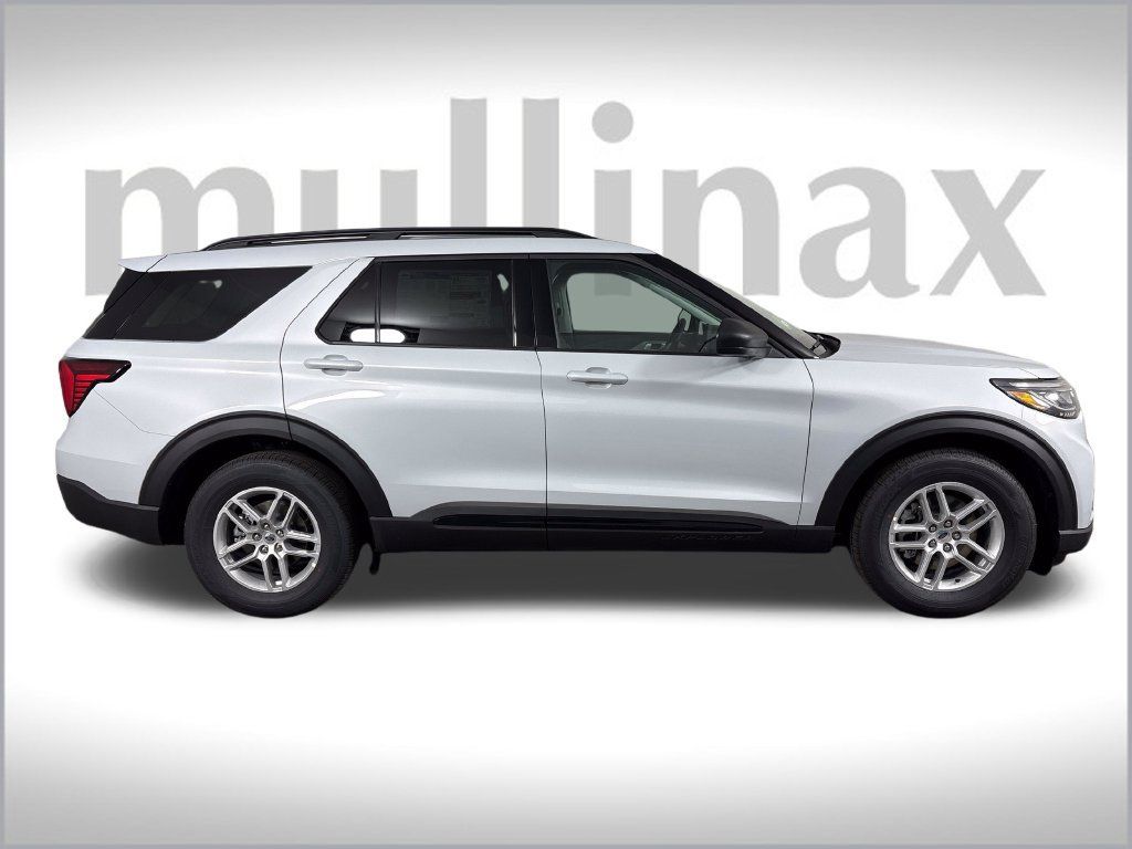 New 2026 Ford Explorer Active w/ Active Comfort Package RWD image 2