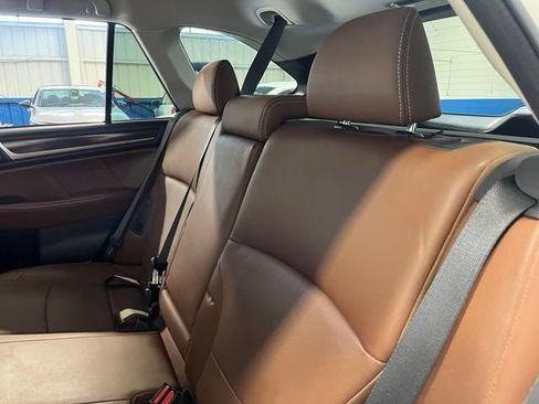 Used 2017 Subaru Outback 2.5i Touring AWD/4WD image 19