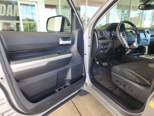 Used 2016 Toyota Tundra SR5 w/ SR5 Upgrade Package AWD/4WD image 16