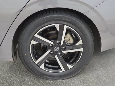 Used 2024 Nissan Sentra SV FWD image 32