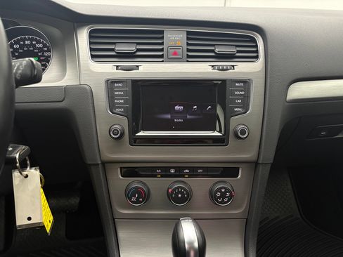Used 2015 Volkswagen Golf TDI S FWD image 21