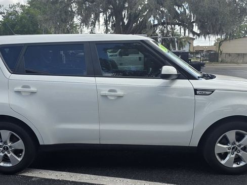 Used 2017 Kia Soul FWD image 10