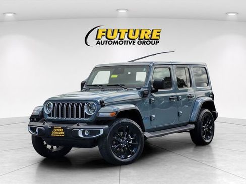 Used 2025 Jeep Wrangler Unlimited Sahara AWD/4WD image 3