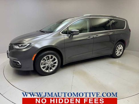 Used 2021 Chrysler Pacifica Touring-L image 1