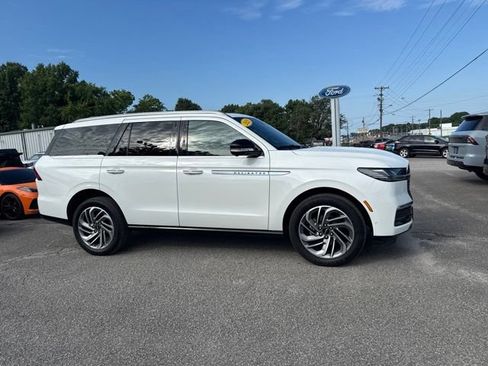Used 2025 Lincoln Navigator Reserve AWD/4WD image 15