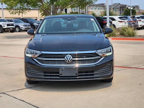 Used 2024 Volkswagen Jetta SE FWD image 11